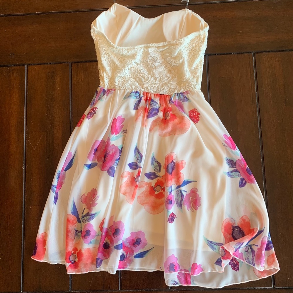 Dress - Picture 2 of 6
